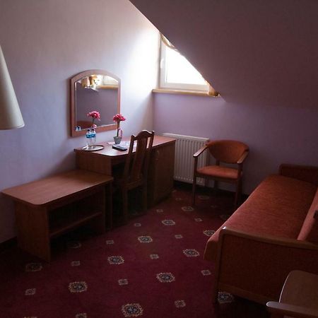 Dwor Dluzniewo Bed & Breakfast Екстериор снимка