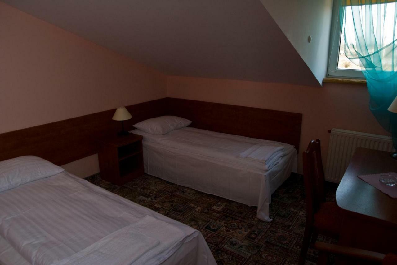 Dwor Dluzniewo Bed & Breakfast Екстериор снимка