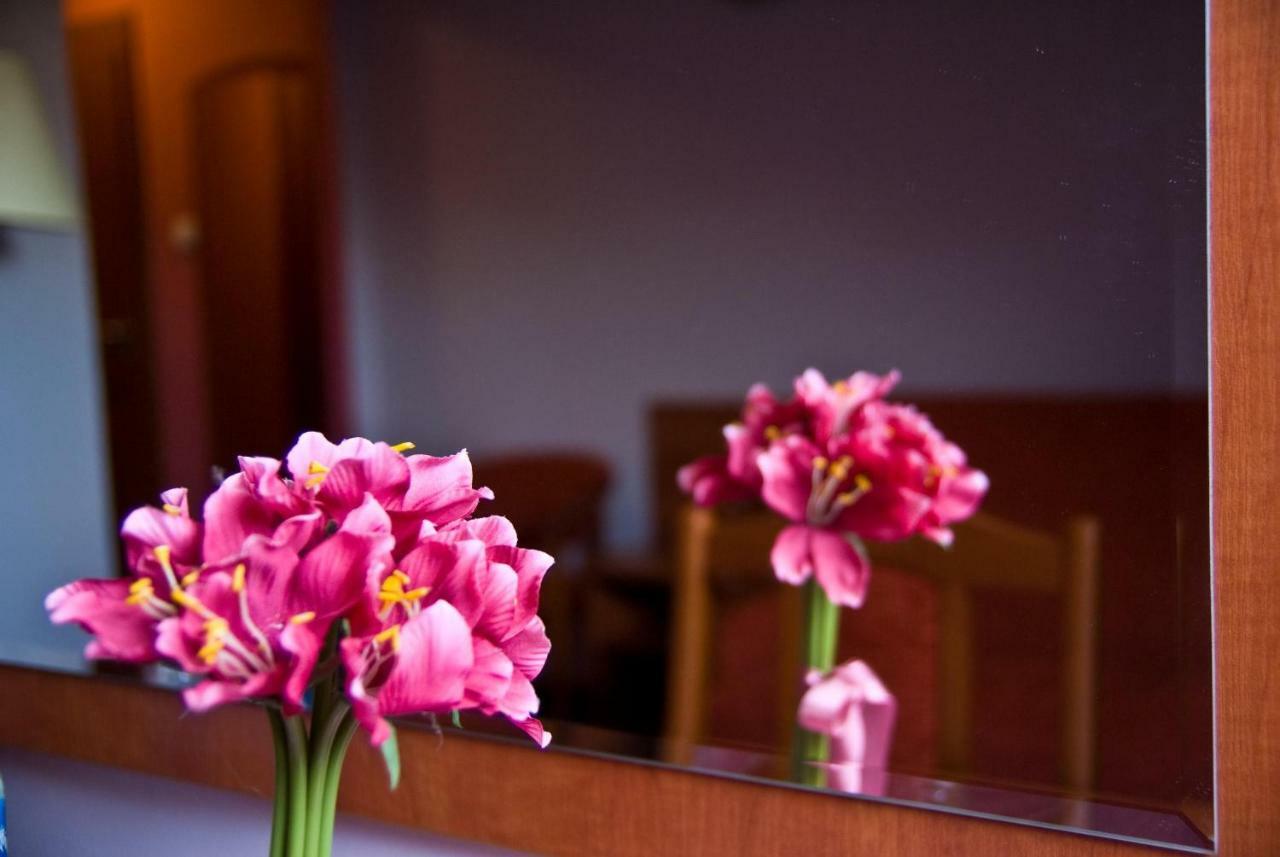Dwor Dluzniewo Bed & Breakfast Екстериор снимка