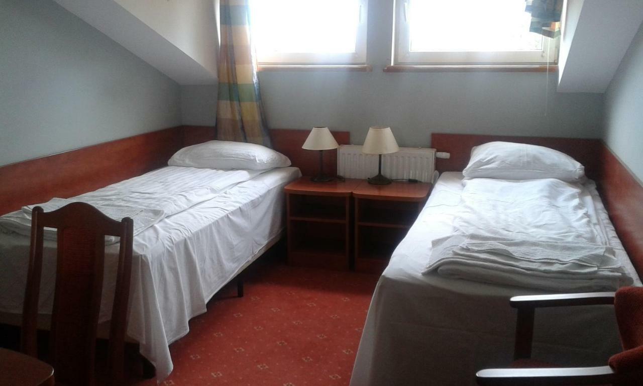 Dwor Dluzniewo Bed & Breakfast Екстериор снимка