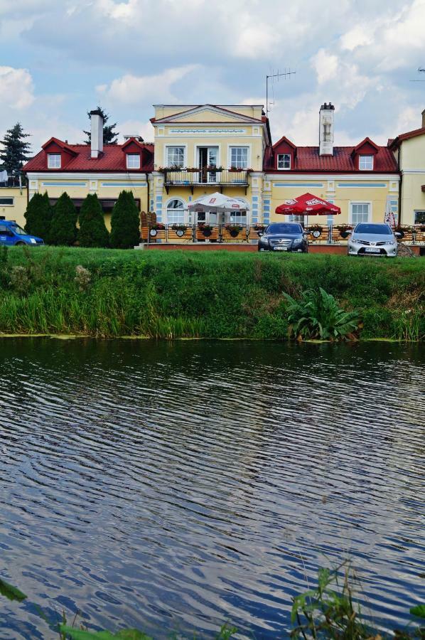 Dwor Dluzniewo Bed & Breakfast Екстериор снимка