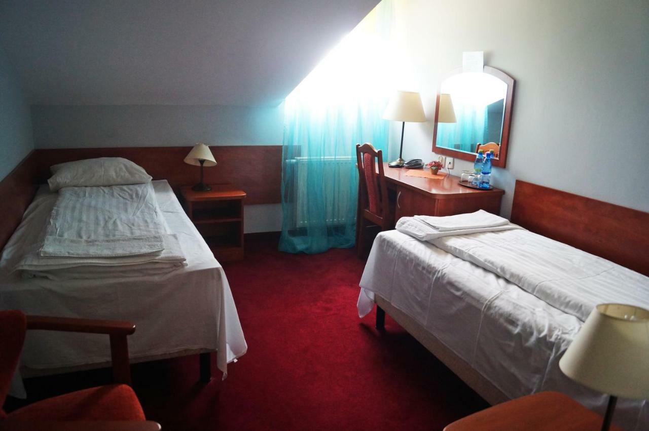 Dwor Dluzniewo Bed & Breakfast Екстериор снимка
