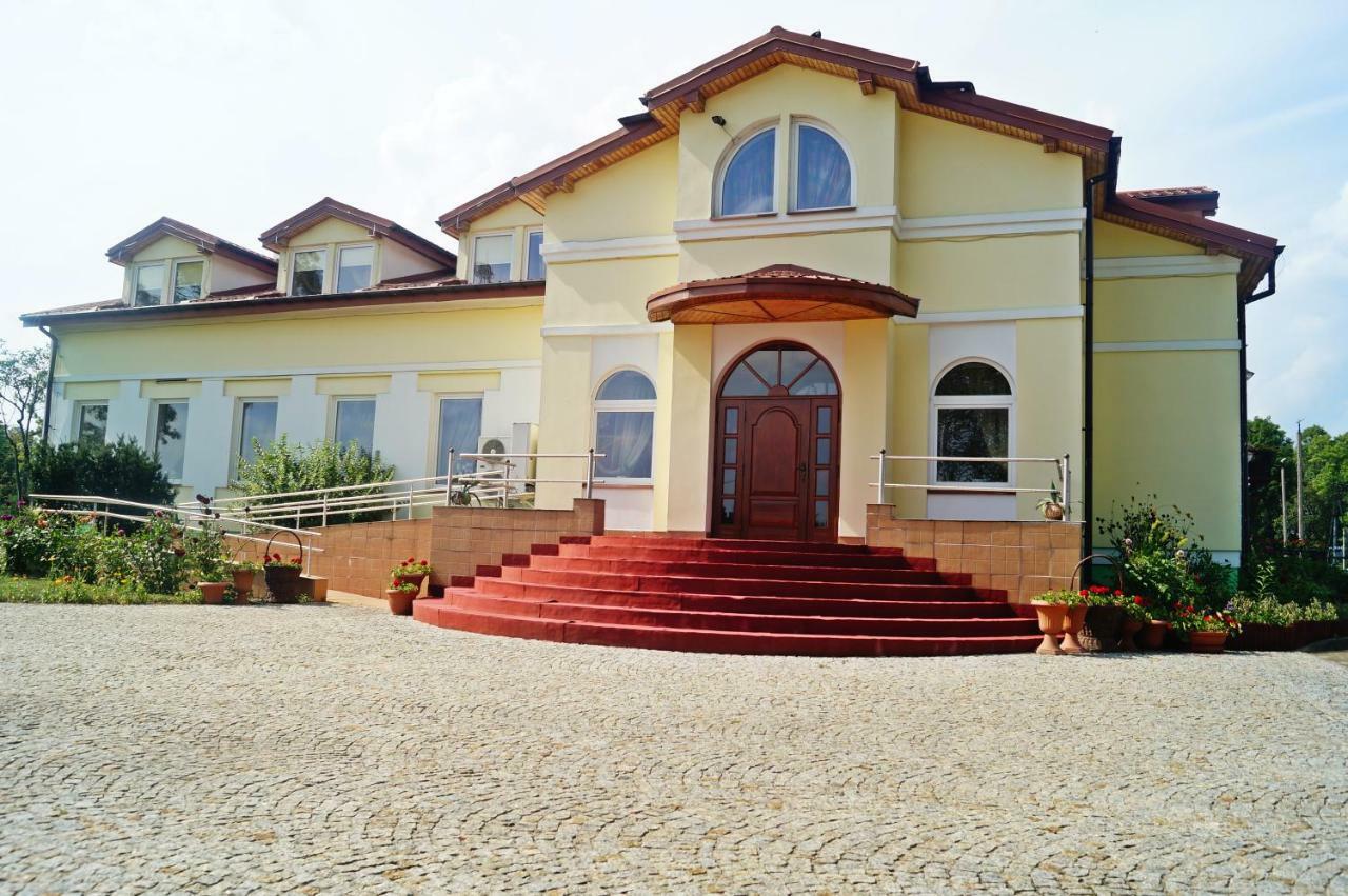 Dwor Dluzniewo Bed & Breakfast Екстериор снимка