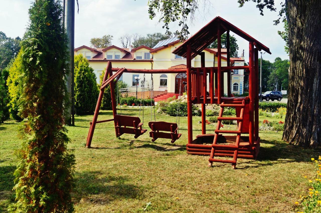 Dwor Dluzniewo Bed & Breakfast Екстериор снимка