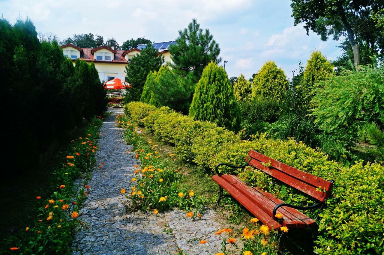 Dwor Dluzniewo Bed & Breakfast Екстериор снимка