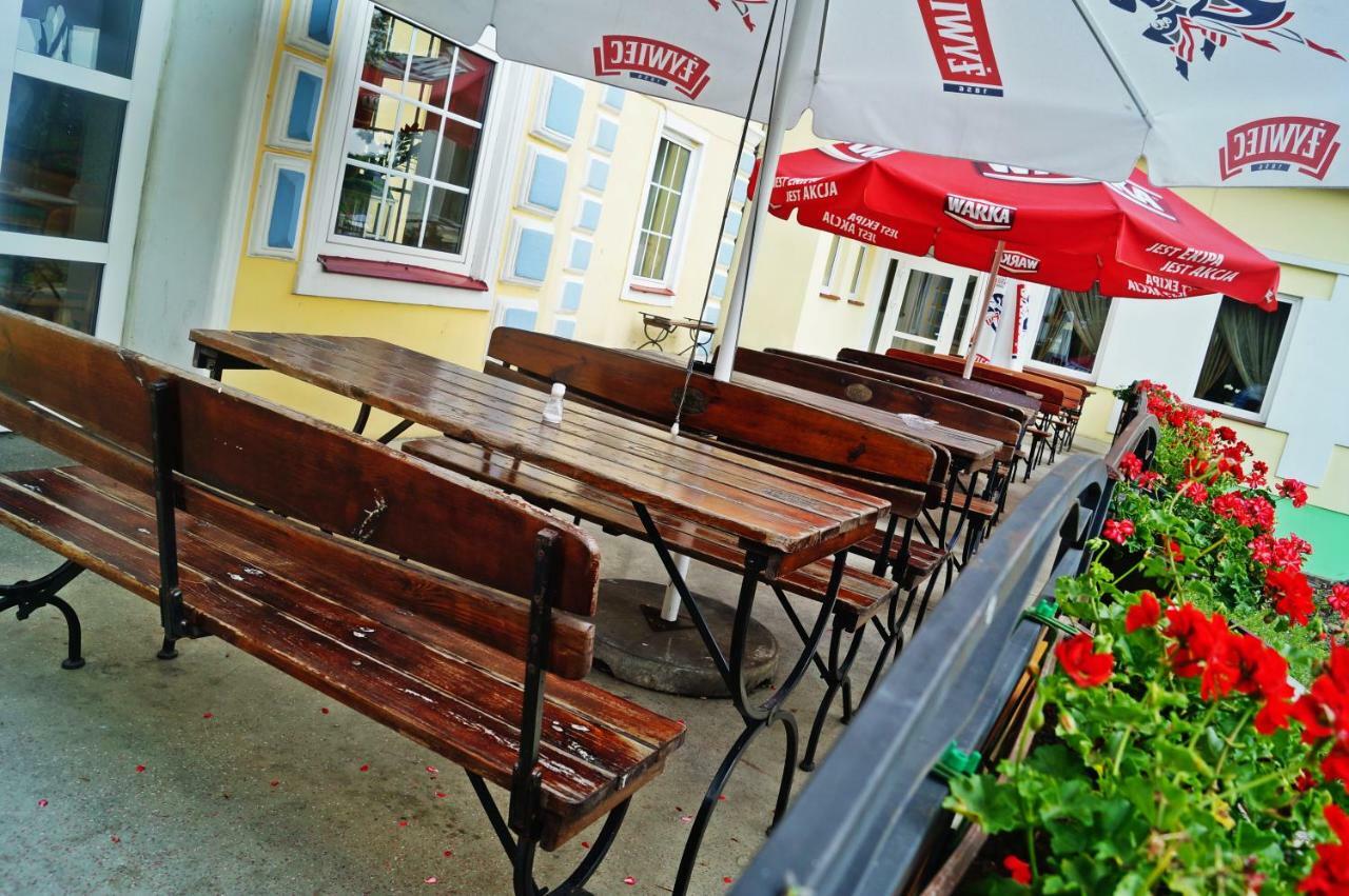 Dwor Dluzniewo Bed & Breakfast Екстериор снимка