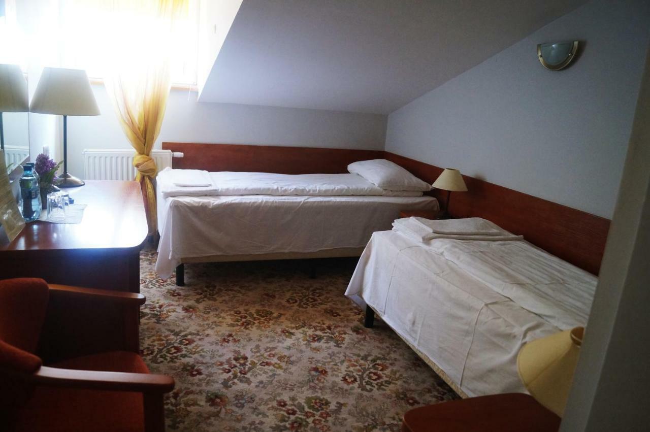 Dwor Dluzniewo Bed & Breakfast Екстериор снимка